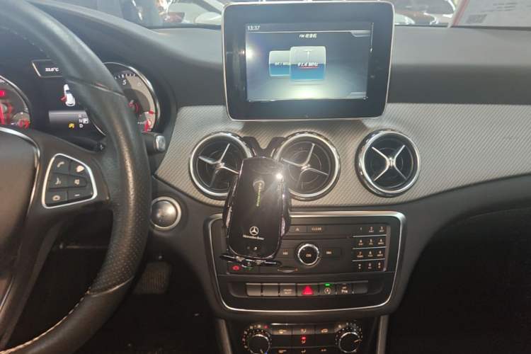 Used Mercedes-Benz GLA 2016 GLA 200 Sport Edition Audio And AC Panel