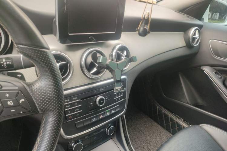 Used Mercedes-Benz GLA 2016 GLA 200 Sport Edition Audio And AC Panel