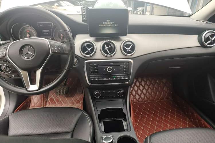 Used Mercedes-Benz GLA 2016 GLA 220 4MATIC Luxury Model Audio And AC Panel