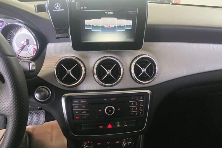 Used Mercedes-Benz GLA 2016 GLA 200 Sport Edition Audio And AC Panel