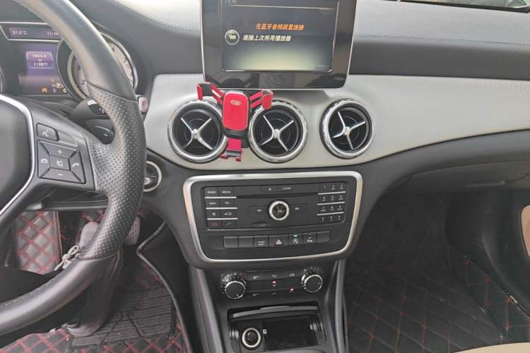 Used Mercedes-Benz GLA 2016 GLA 200 Fashion Model Audio And AC Panel
