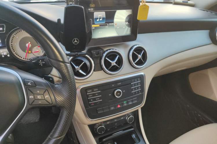 Used Mercedes-Benz GLA 2016 GLA 200 Sport Edition Audio And AC Panel