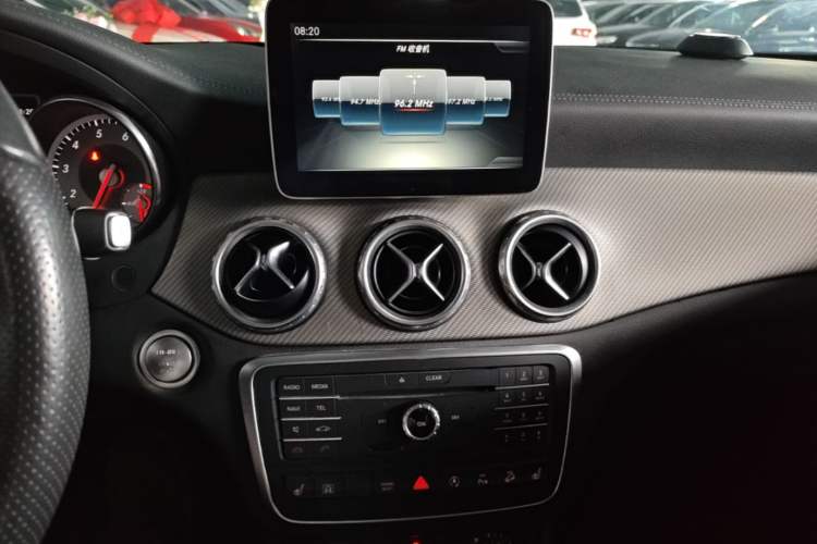 Used Mercedes-Benz GLA 2016 GLA 220 4MATIC Fashion Edition Audio And AC Panel