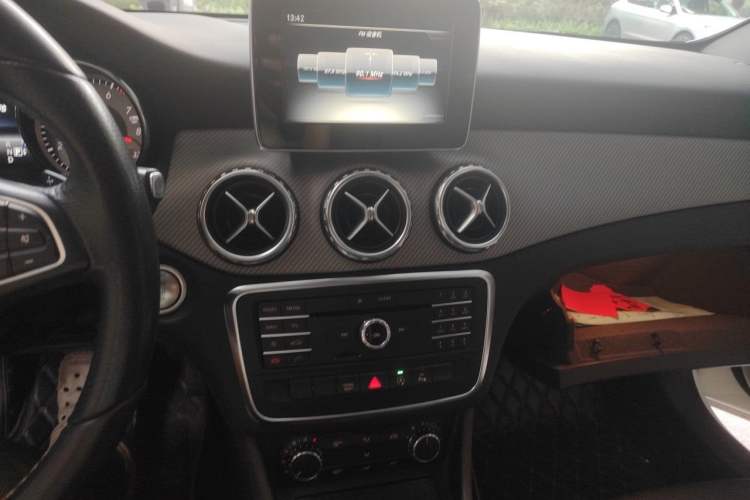 Used Mercedes-Benz GLA 2016 GLA 200 Sport Edition Audio And AC Panel