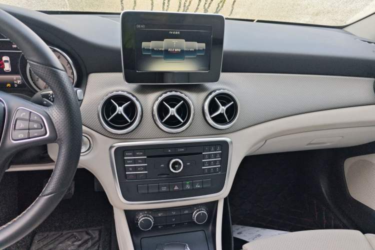 Used Mercedes-Benz GLA 2016 GLA 200 Sport Edition Audio And AC Panel