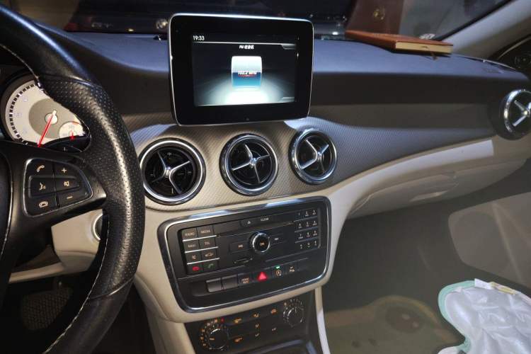 Used Mercedes-Benz GLA 2016 GLA 200 Sport Edition Audio And AC Panel
