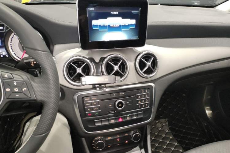 Used Mercedes-Benz GLA 2016 GLA 200 Fashion Model Audio And AC Panel