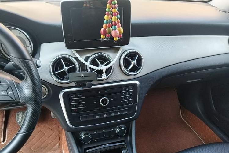 Used Mercedes-Benz GLA 2016 GLA 200 Sport Edition Audio And AC Panel