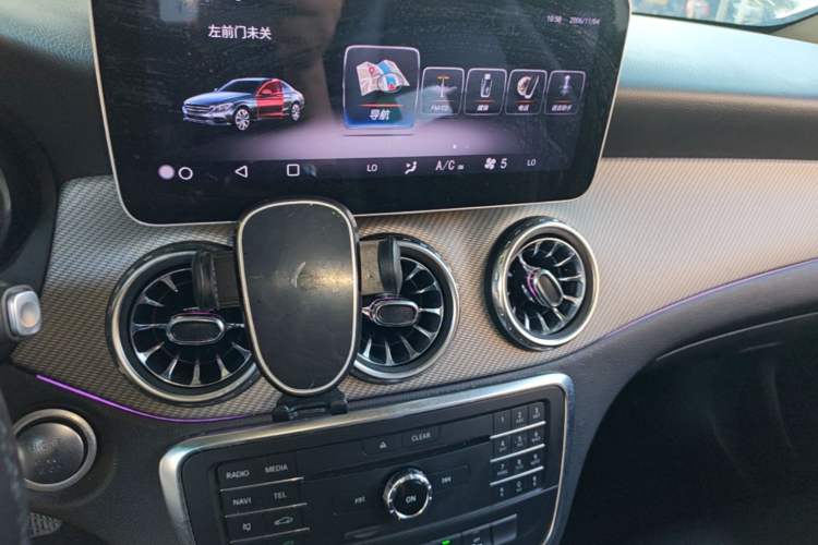 Used Mercedes-Benz GLA 2016 GLA 200 Sport Edition Audio And AC Panel