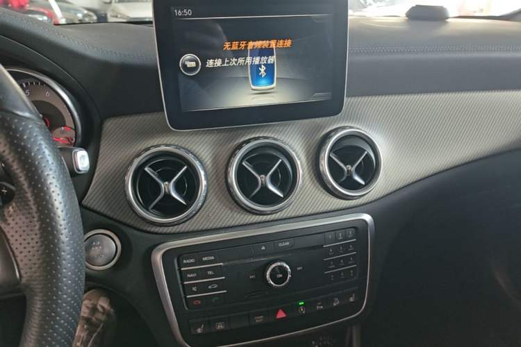 Used Mercedes-Benz GLA 2016 GLA 220 4MATIC Fashion Edition Audio And AC Panel