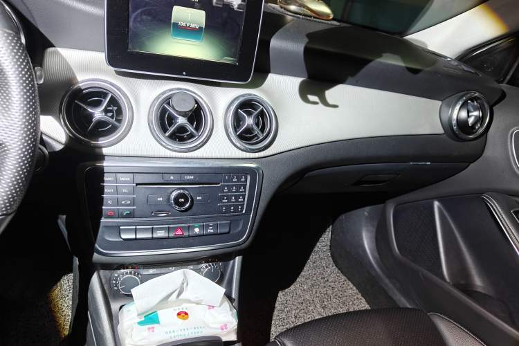 Used Mercedes-Benz GLA 2016 GLA 200 Sport Edition Audio And AC Panel