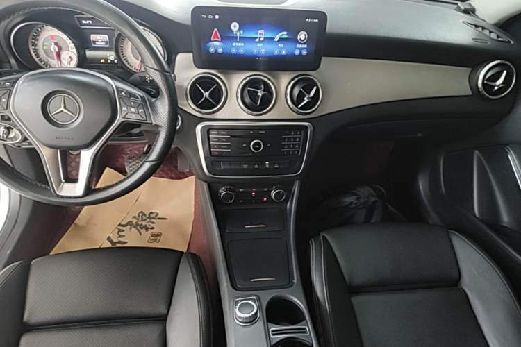 Used Mercedes-Benz GLA 2016 GLA 200 Sport Edition Audio And AC Panel