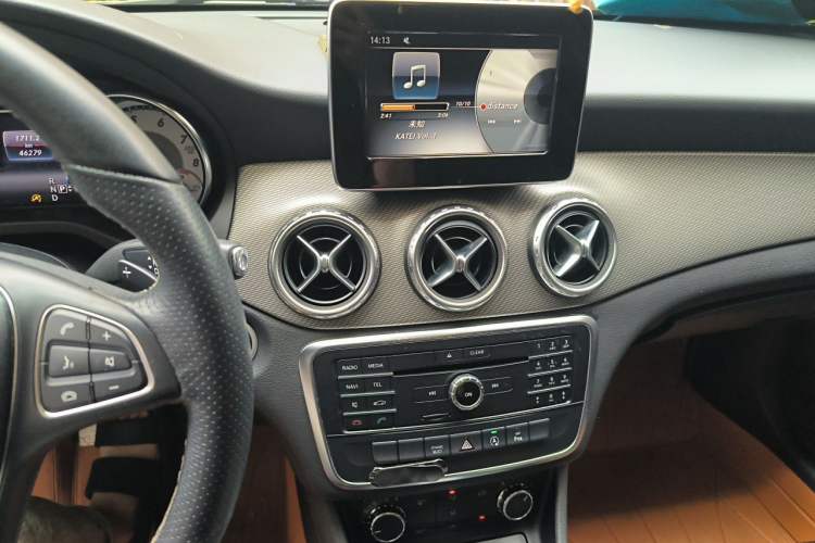 Used Mercedes-Benz GLA 2016 GLA 200 Sport Edition Audio And AC Panel