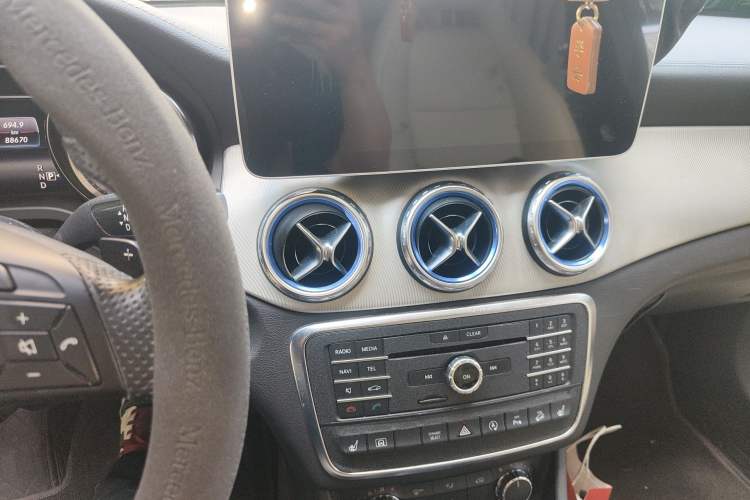 Used Mercedes-Benz GLA 2016 GLA 220 4MATIC Fashion Edition Audio And AC Panel