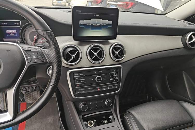 Used Mercedes-Benz GLA 2016 GLA 220 4MATIC Fashion Edition Audio And AC Panel
