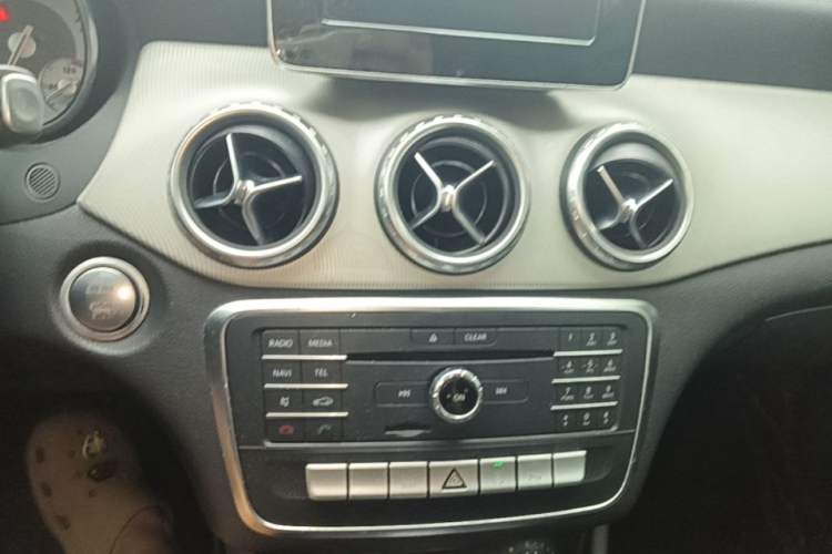 Used Mercedes-Benz GLA 2016 GLA 200 Fashion Model Audio And AC Panel