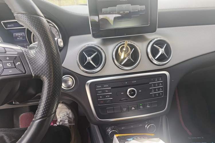 Used Mercedes-Benz GLA 2016 GLA 200 Fashion Model Audio And AC Panel