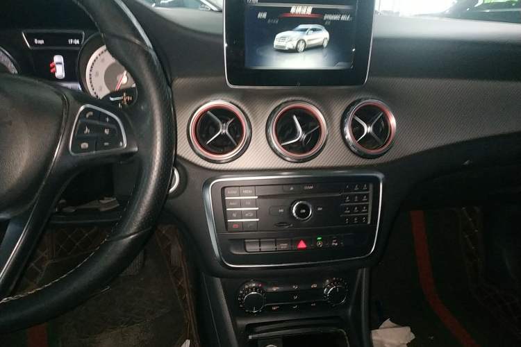 Used Mercedes-Benz GLA 2016 GLA 200 Fashion Model Audio And AC Panel