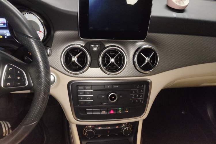 Used Mercedes-Benz GLA 2016 GLA 200 Sport Edition Audio And AC Panel