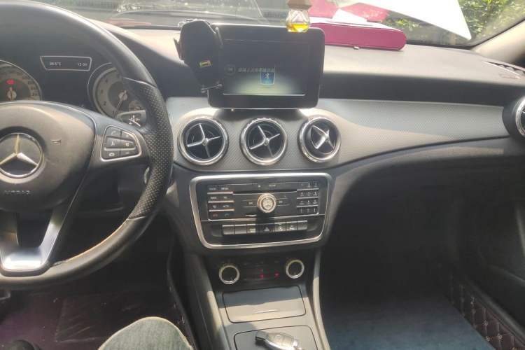 Used Mercedes-Benz GLA 2016 GLA 200 Sport Edition Audio And AC Panel