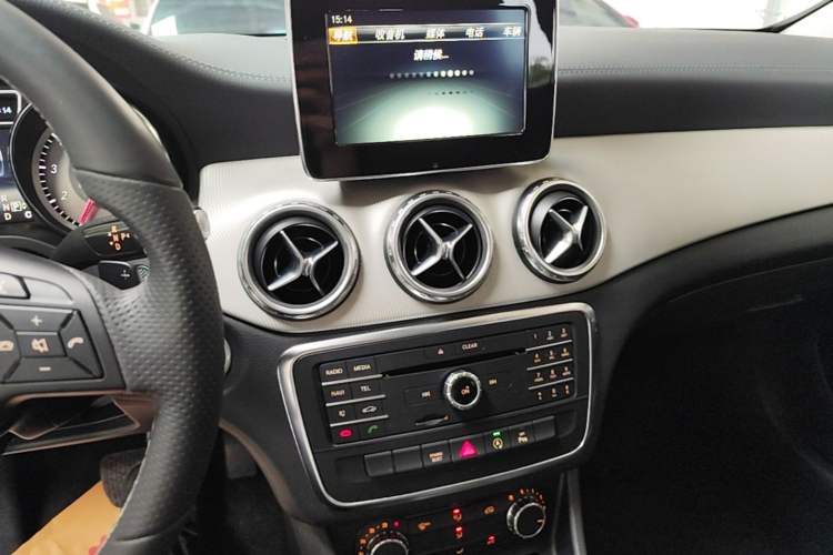 Used Mercedes-Benz GLA 2016 GLA 200 Fashion Model Audio And AC Panel