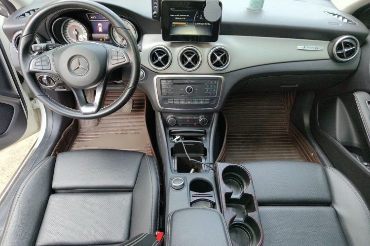 Used Mercedes-Benz GLA 2016 GLA 200 Sport Edition Center Console