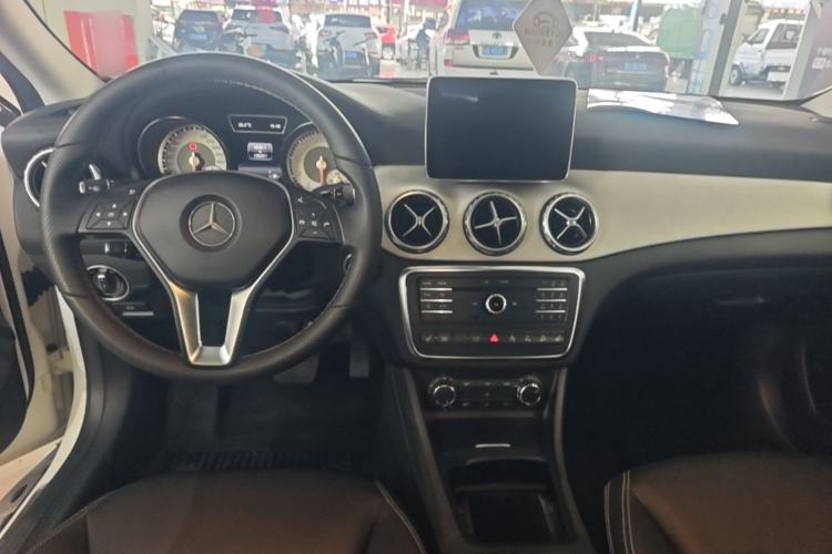 Used Mercedes-Benz GLA 2016 GLA 220 4MATIC Fashion Edition Center Console