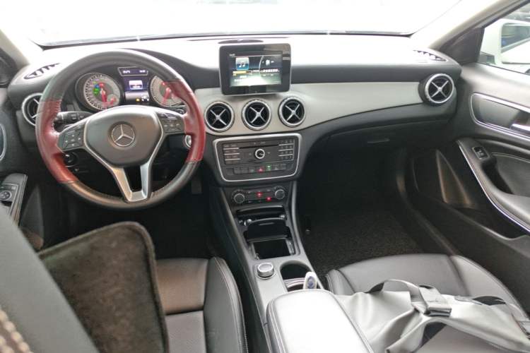 Used Mercedes-Benz GLA 2016 GLA 200 Fashion Model Center Console
