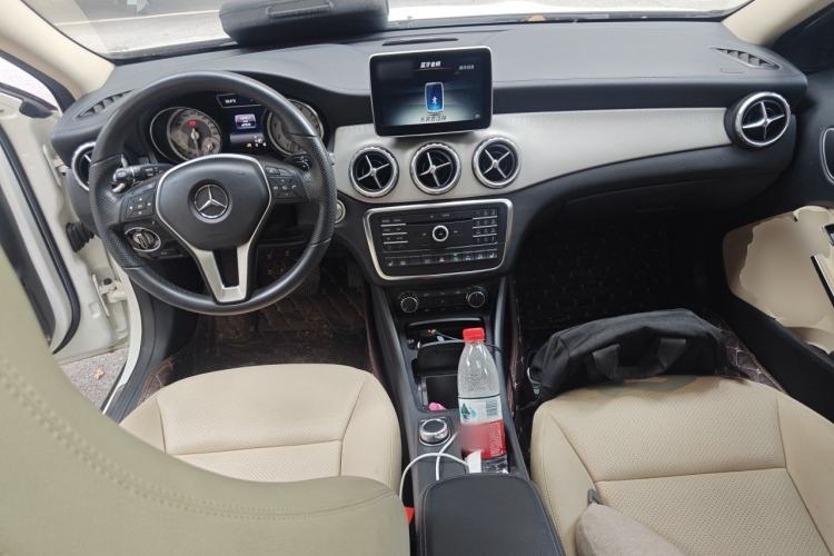 Used Mercedes-Benz GLA 2016 GLA 220 4MATIC Fashion Edition Center Console