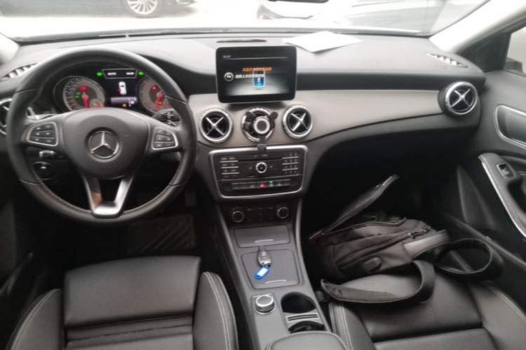 Used Mercedes-Benz GLA 2016 GLA 200 Fashion Model Center Console