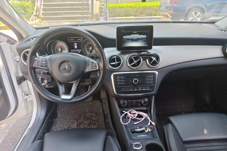Used Mercedes-Benz GLA 2016 GLA 200 Sport Edition Center Console