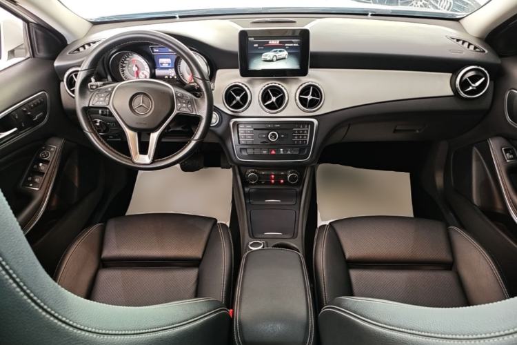 Used Mercedes-Benz GLA 2016 GLA 200 Sport Edition Center Console