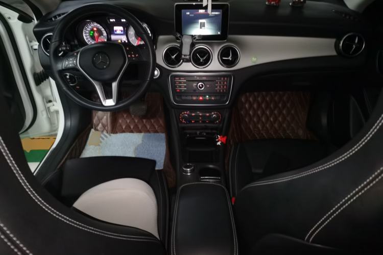 Used Mercedes-Benz GLA 2016 GLA 200 Sport Edition Center Console