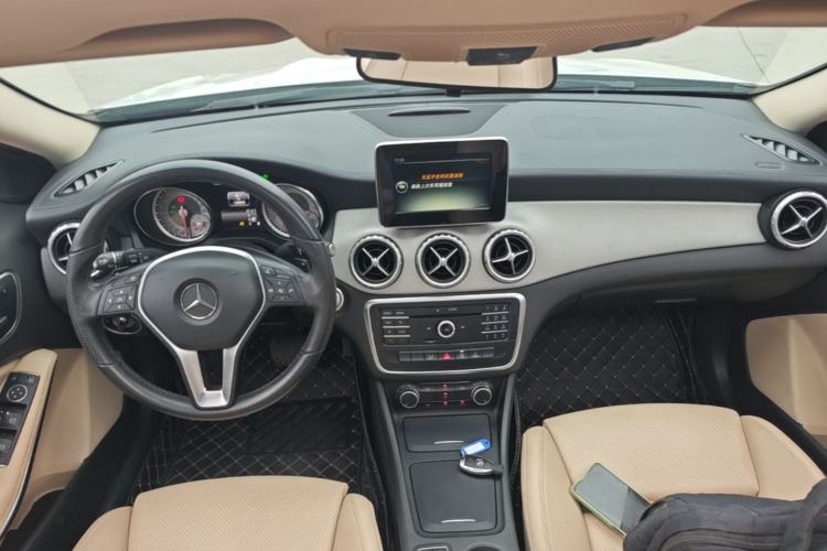 Used Mercedes-Benz GLA 2016 GLA 200 Fashion Model Center Console