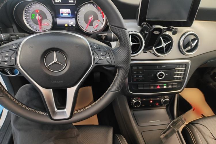 Used Mercedes-Benz GLA 2016 GLA 200 Sport Edition Center Console