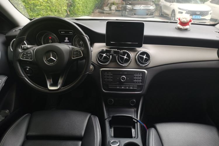 Used Mercedes-Benz GLA 2016 GLA 200 Sport Edition Center Console