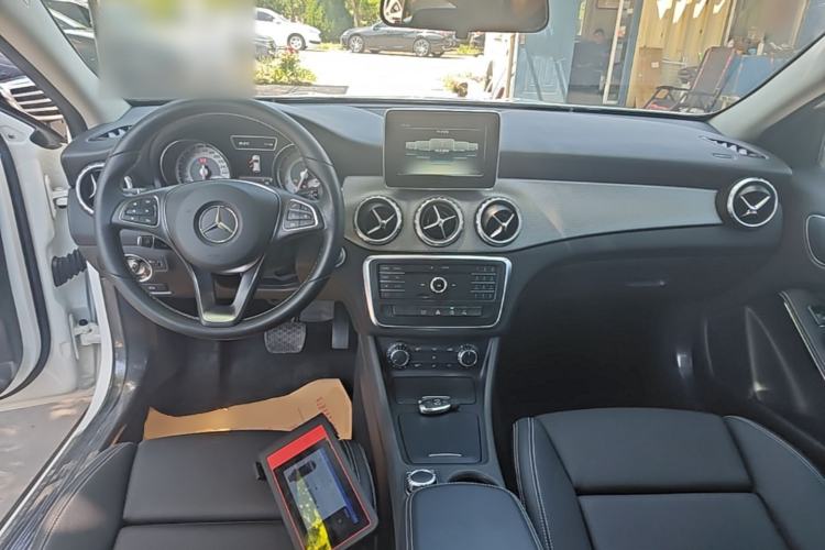 Used Mercedes-Benz GLA 2016 GLA 200 Sport Edition Center Console