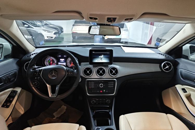 Used Mercedes-Benz GLA 2016 GLA 200 Sport Edition Center Console