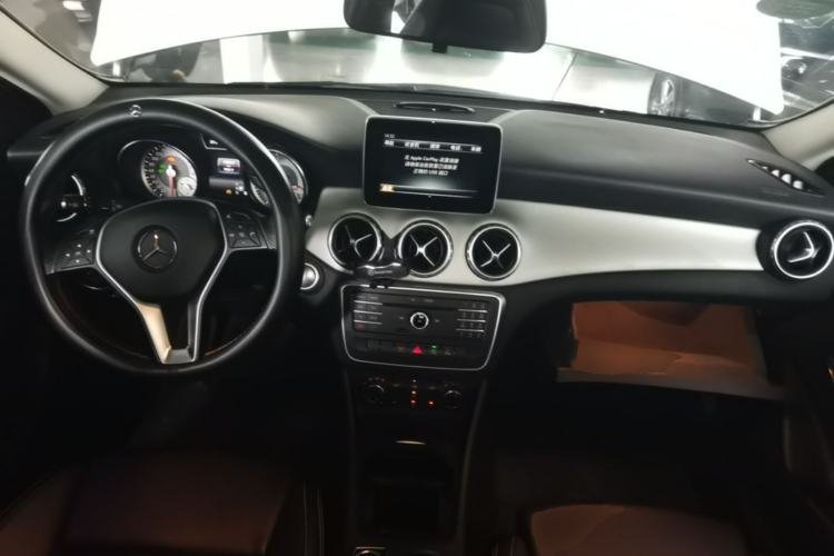 Used Mercedes-Benz GLA 2016 GLA 200 Sport Edition Center Console