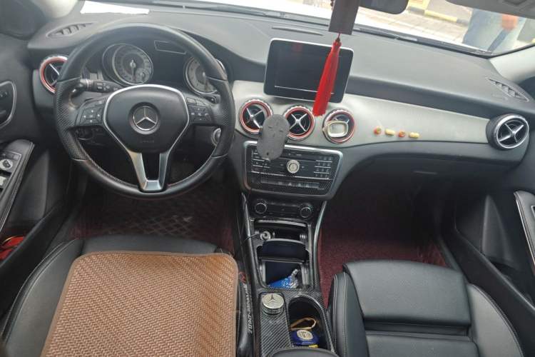Used Mercedes-Benz GLA 2016 GLA 200 Sport Edition Center Console