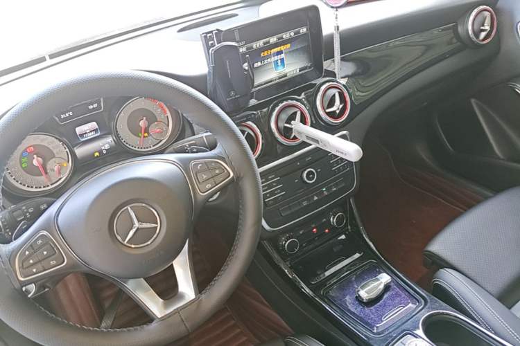 Used Mercedes-Benz GLA 2016 GLA 200 Sport Edition Center Console