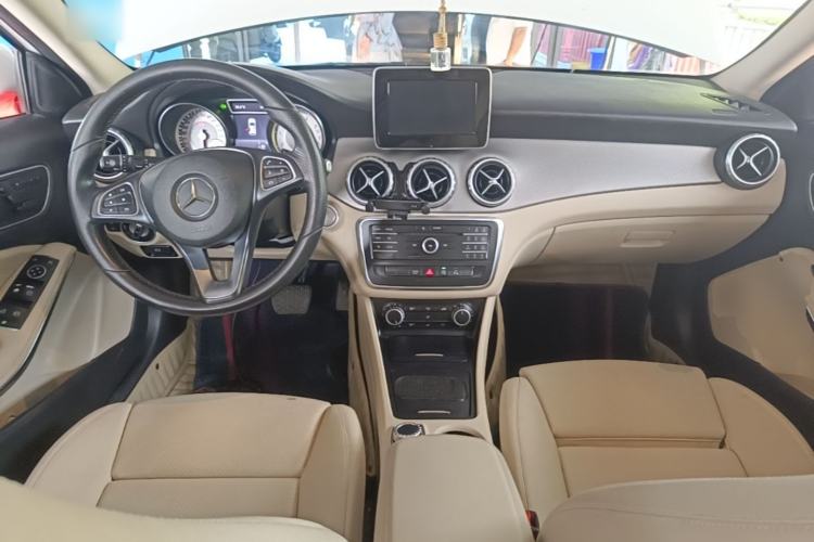 Used Mercedes-Benz GLA 2016 GLA 200 Fashion Model Center Console