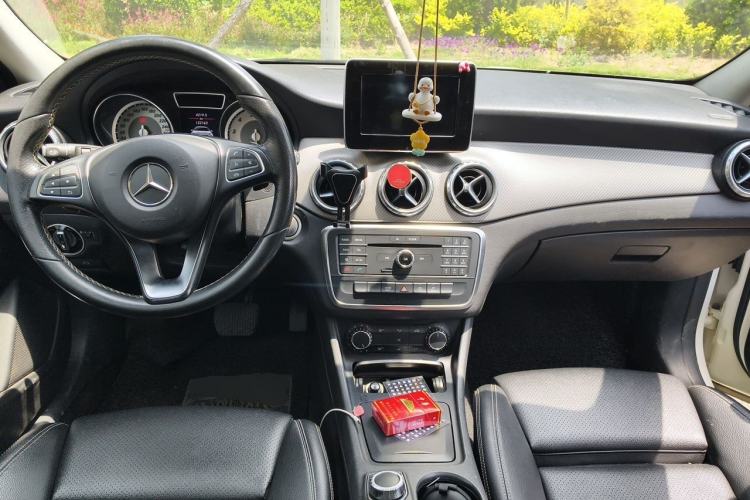 Used Mercedes-Benz GLA 2016 GLA 200 Sport Edition Center Console