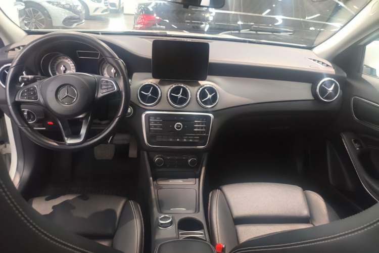 Used Mercedes-Benz GLA 2016 GLA 200 Fashion Model Center Console