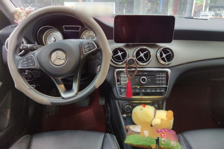 Used Mercedes-Benz GLA 2016 GLA 220 4MATIC Fashion Edition Center Console