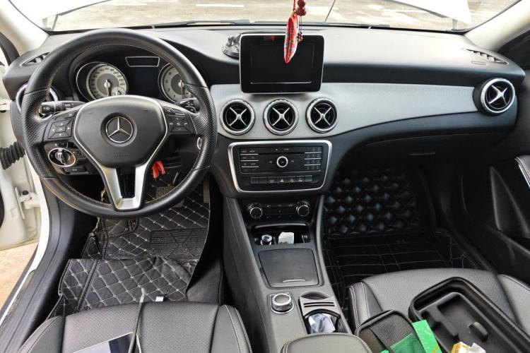 Used Mercedes-Benz GLA 2016 GLA 200 Sport Edition Center Console