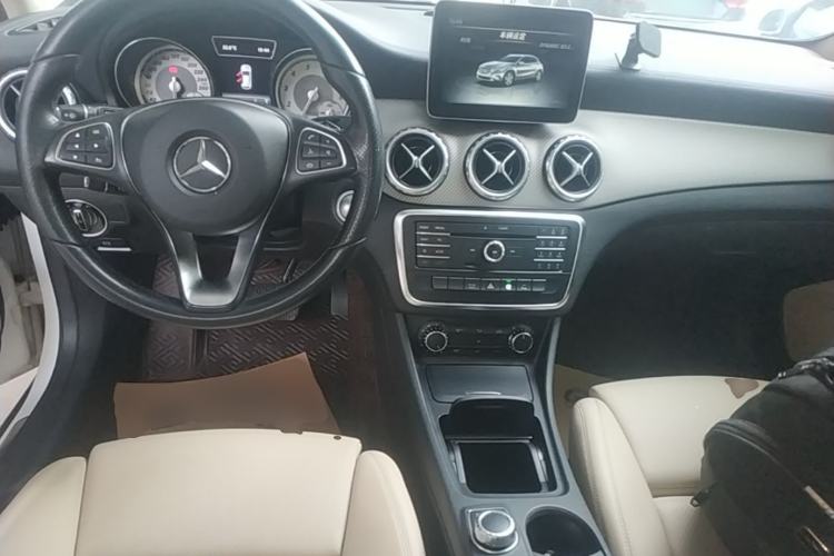 Used Mercedes-Benz GLA 2016 GLA 200 Fashion Model Center Console