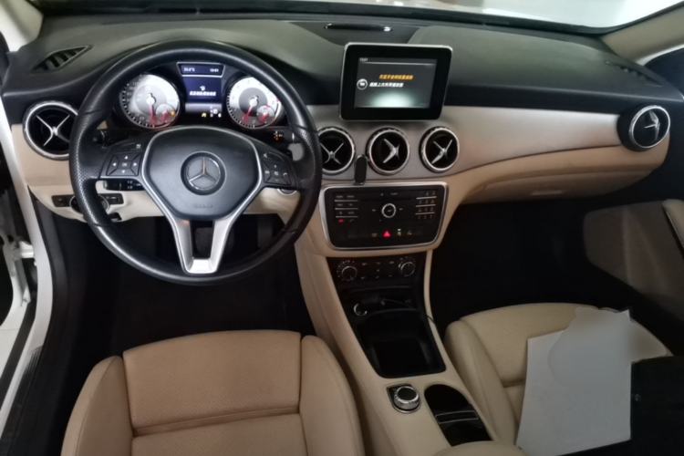 Used Mercedes-Benz GLA 2016 GLA 200 Sport Edition Center Console