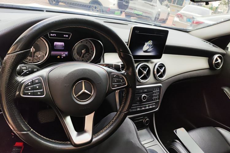 Used Mercedes-Benz GLA 2016 GLA 200 Fashion Model Center Console