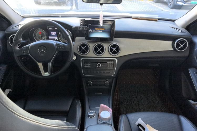 Used Mercedes-Benz GLA 2016 GLA 200 Sport Edition Center Console